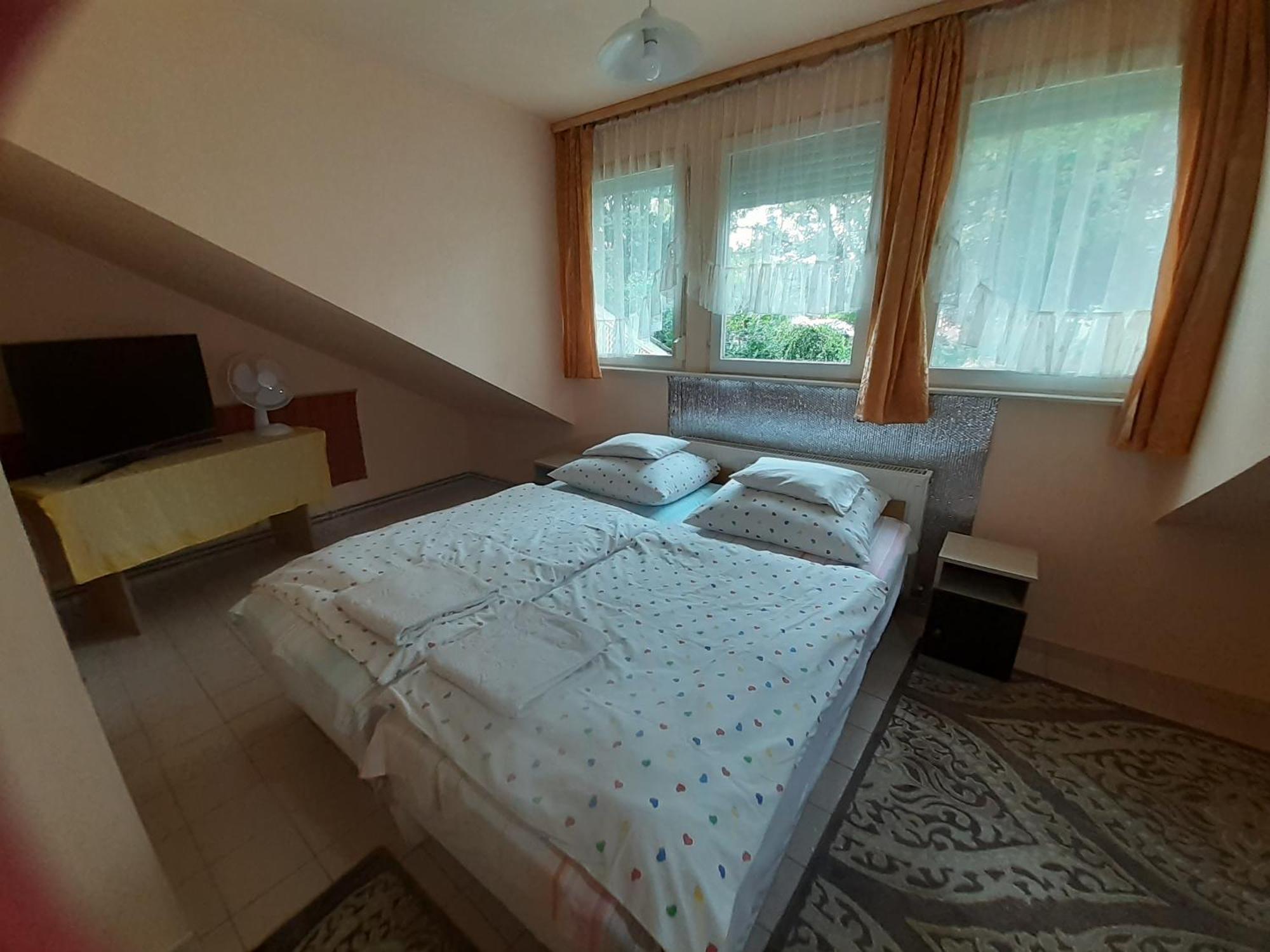 Prima Piheno Hotel Miskolc Buitenkant foto
